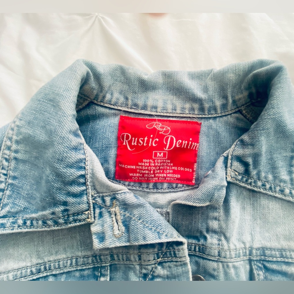 Jean Jacketsize Mused Featuring- White Embroidery Detailing View 6